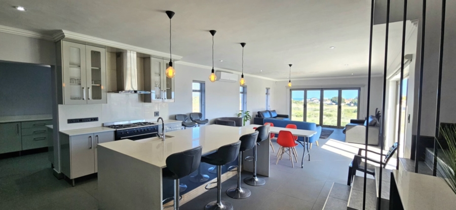 7 Bedroom Property for Sale in Gansbaai Central Western Cape